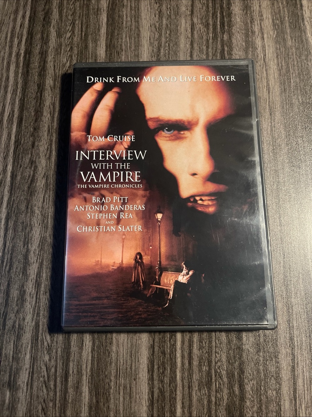 Interview With The Vampire DVD - Black & Red Cover (Tom Cruise)